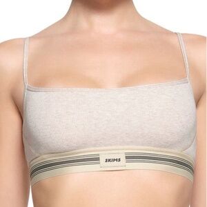 SKIMS LOGO COTTON RIB SCOOP BRALETTE